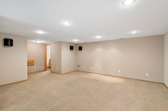 701 Heron Circle N, Oakdale, MN 55128