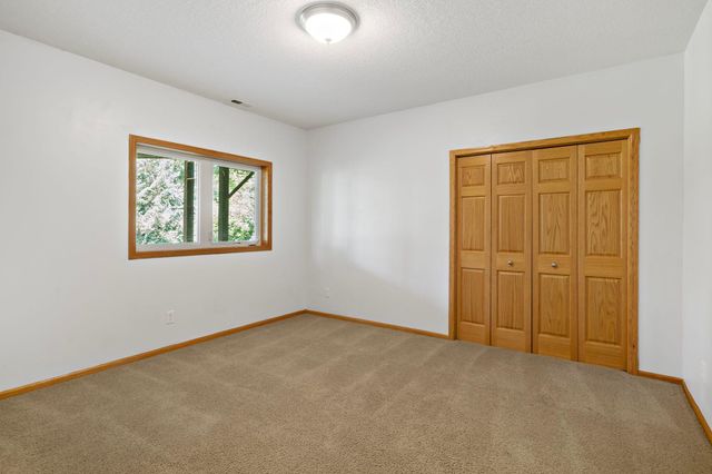 701 Heron Circle N, Oakdale, MN 55128