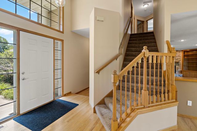701 Heron Circle N, Oakdale, MN 55128