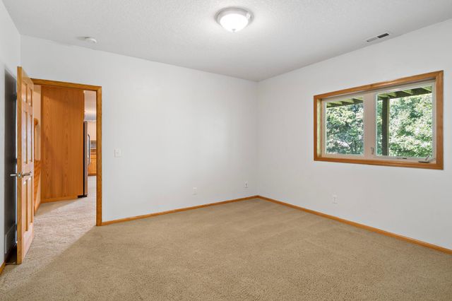 701 Heron Circle N, Oakdale, MN 55128