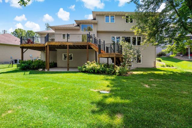 701 Heron Circle N, Oakdale, MN 55128