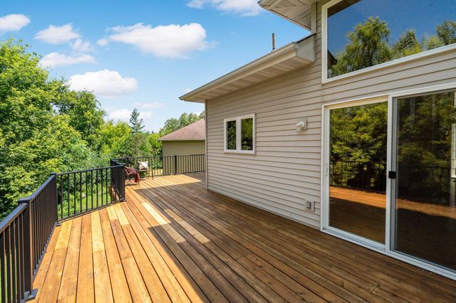 701 Heron Circle N, Oakdale, MN 55128