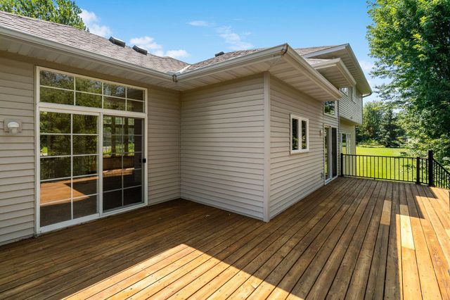 701 Heron Circle N, Oakdale, MN 55128