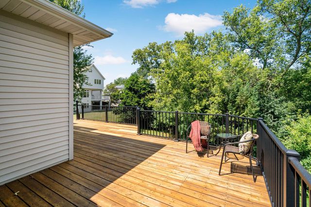 701 Heron Circle N, Oakdale, MN 55128