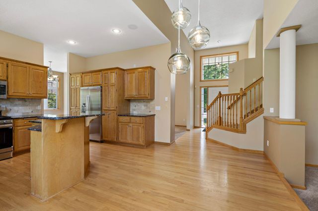 701 Heron Circle N, Oakdale, MN 55128