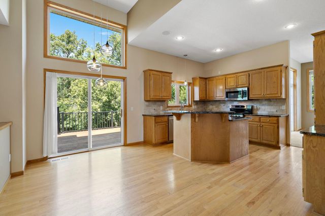 701 Heron Circle N, Oakdale, MN 55128