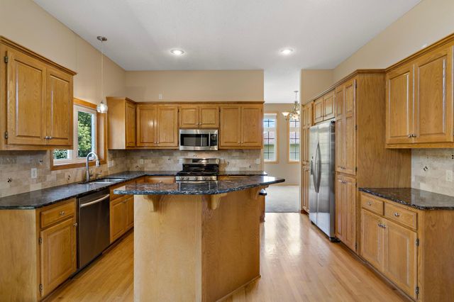 701 Heron Circle N, Oakdale, MN 55128