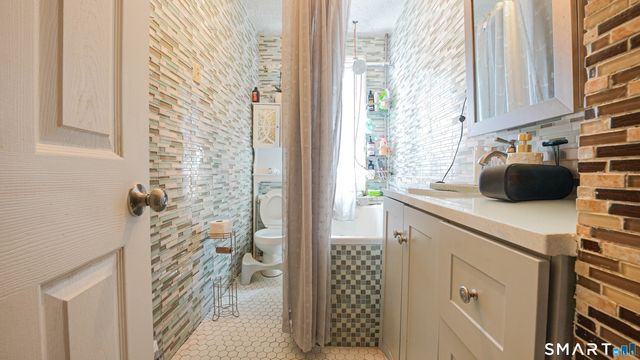 297 Laurel Avenue, Bridgeport, CT 06605
