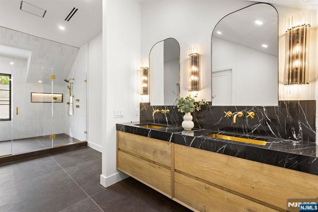320 Spencer Place, Paramus, NJ 07652