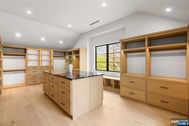 320 Spencer Place, Paramus, NJ 07652