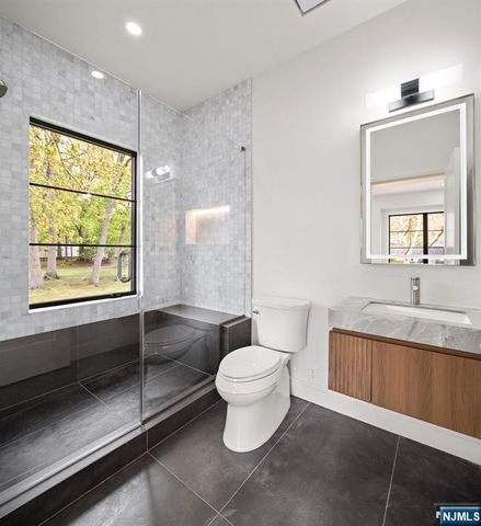 320 Spencer Place, Paramus, NJ 07652