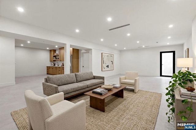320 Spencer Place, Paramus, NJ 07652