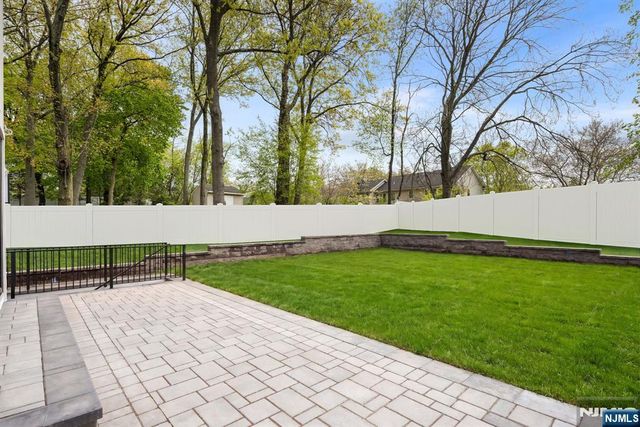 320 Spencer Place, Paramus, NJ 07652