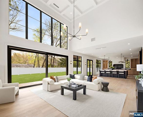 320 Spencer Place, Paramus, NJ 07652