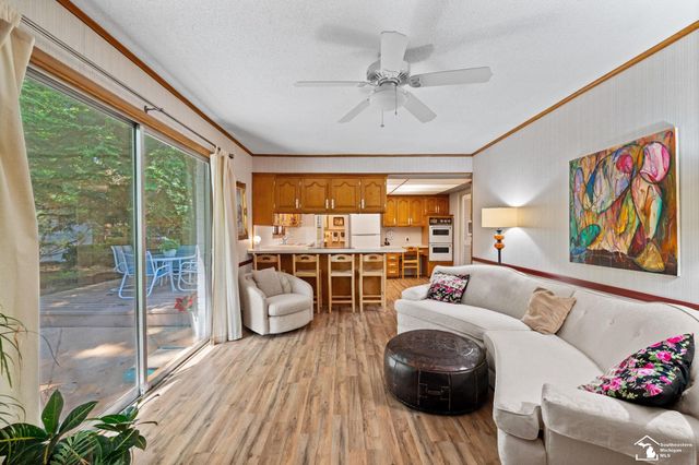 1417 Longfellow Drive, Temperance, MI 48182