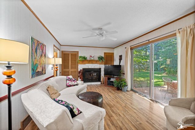 1417 Longfellow Drive, Temperance, MI 48182