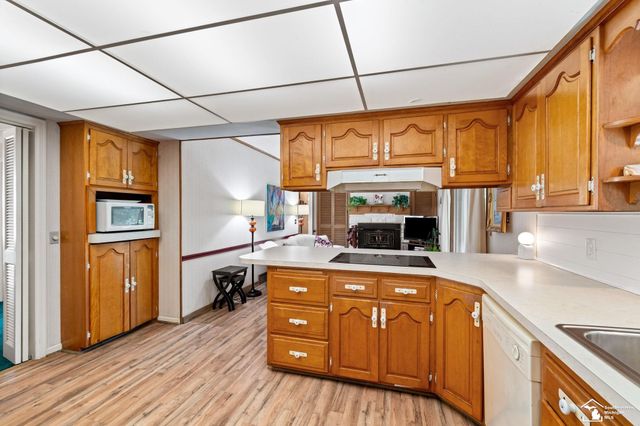 1417 Longfellow Drive, Temperance, MI 48182
