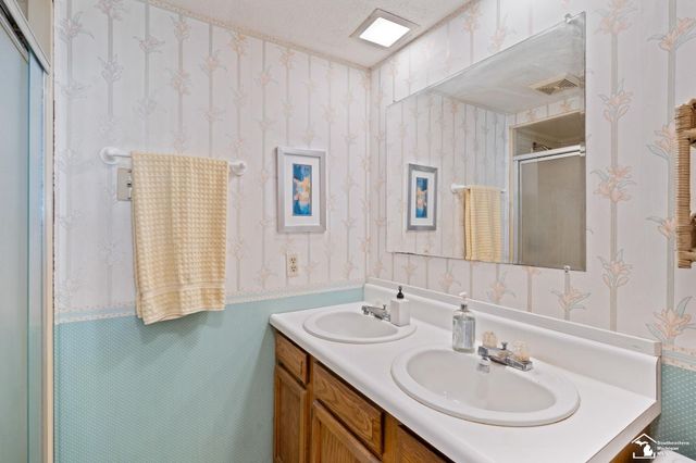 1417 Longfellow Drive, Temperance, MI 48182