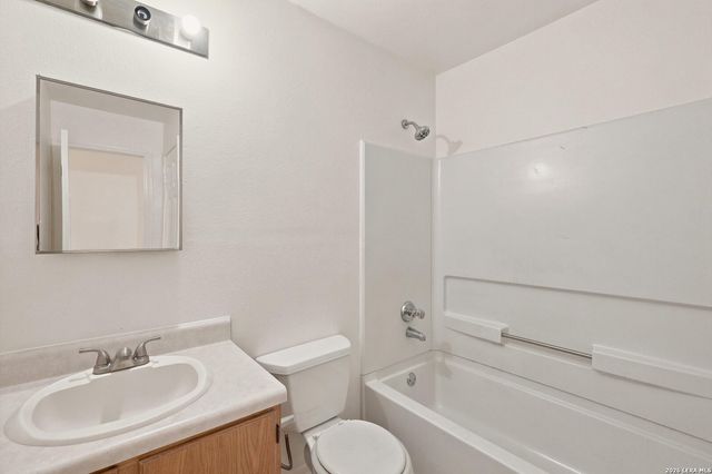 6807 CELES MEADOW DR, Converse, TX 78109