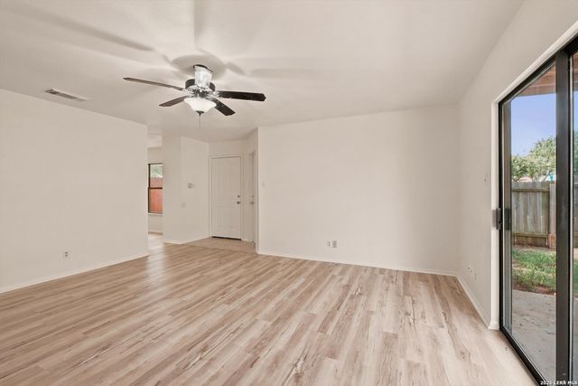 6807 CELES MEADOW DR, Converse, TX 78109