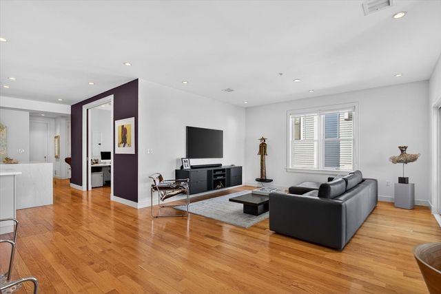 288 C Street 4, Boston, MA 02127