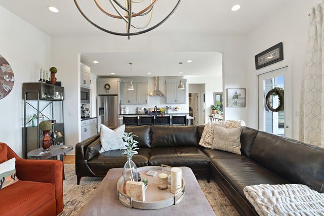 1711 Aster Dr, Columbia, TN 38401