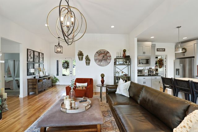 1711 Aster Dr, Columbia, TN 38401