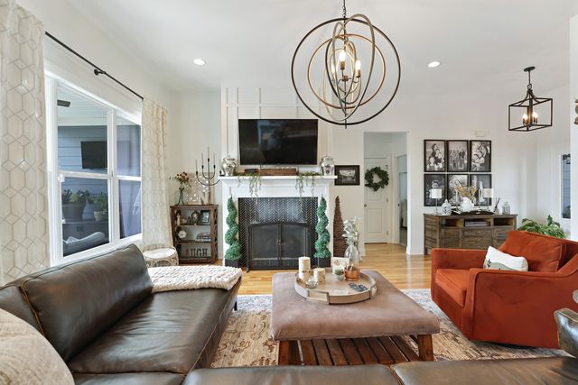 1711 Aster Dr, Columbia, TN 38401