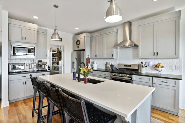 1711 Aster Dr, Columbia, TN 38401