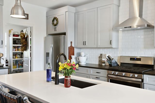 1711 Aster Dr, Columbia, TN 38401