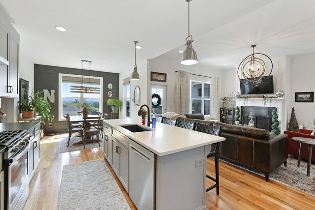 1711 Aster Dr, Columbia, TN 38401