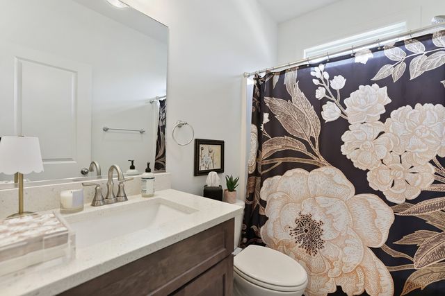 1711 Aster Dr, Columbia, TN 38401