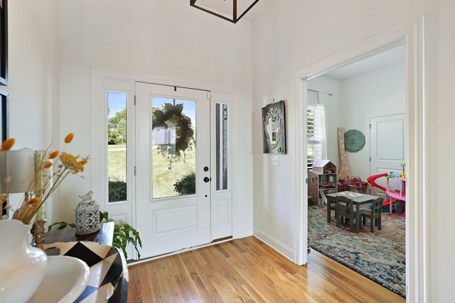 1711 Aster Dr, Columbia, TN 38401