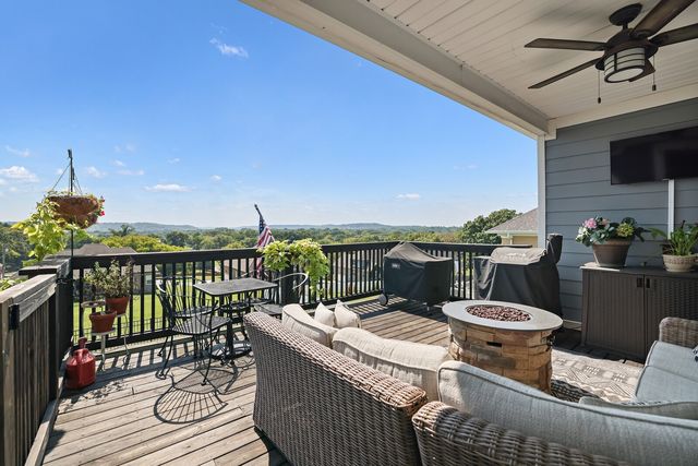 1711 Aster Dr, Columbia, TN 38401