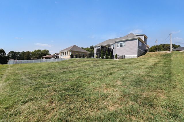 1711 Aster Dr, Columbia, TN 38401