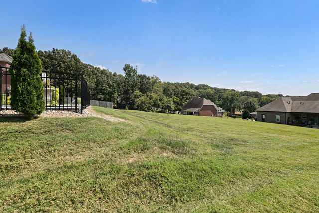 1711 Aster Dr, Columbia, TN 38401