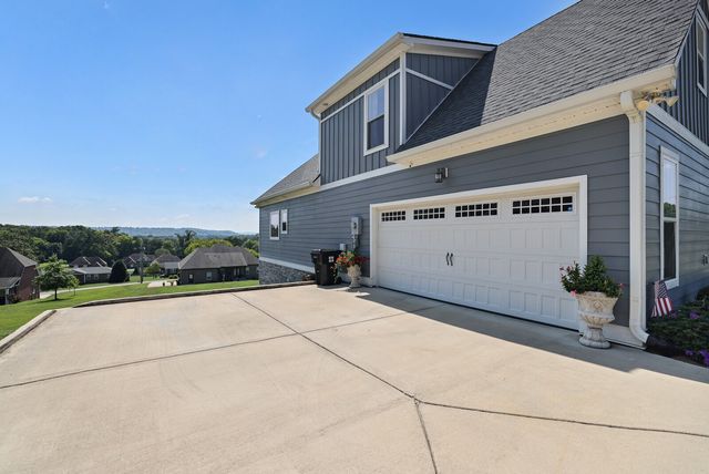 1711 Aster Dr, Columbia, TN 38401