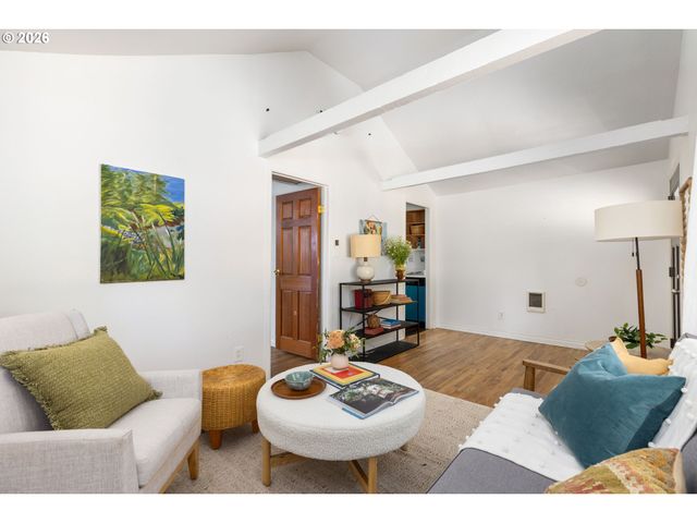 9106 Sw CAPITOL Hwy, Portland, OR 97219
