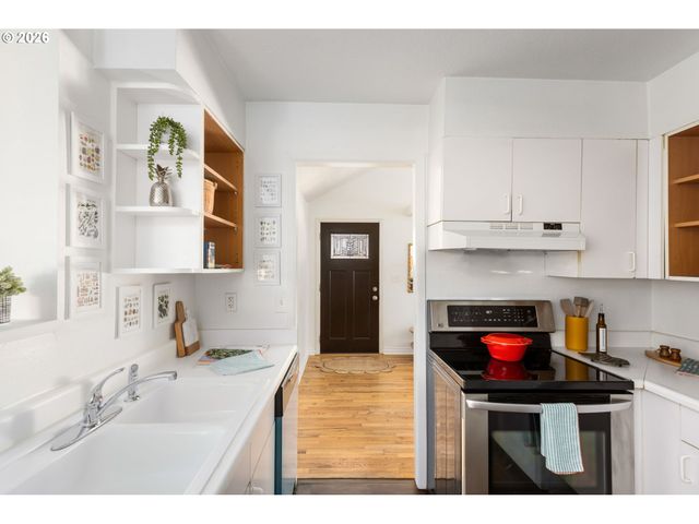 9106 Sw CAPITOL Hwy, Portland, OR 97219