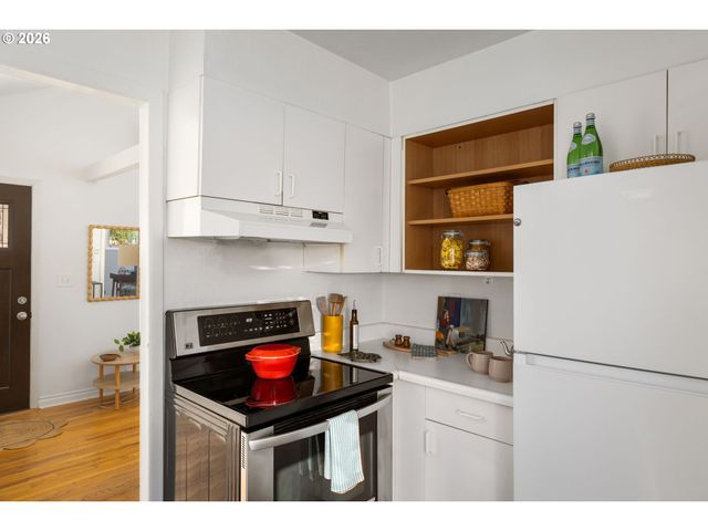 9106 Sw CAPITOL Hwy, Portland, OR 97219