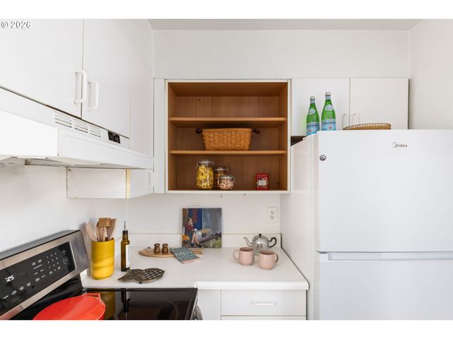 9106 Sw CAPITOL Hwy, Portland, OR 97219