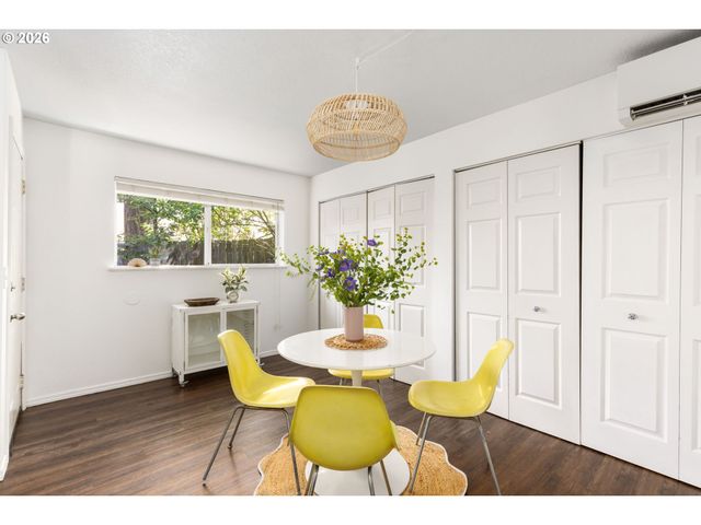 9106 Sw CAPITOL Hwy, Portland, OR 97219