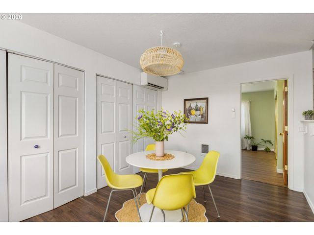 9106 Sw CAPITOL Hwy, Portland, OR 97219