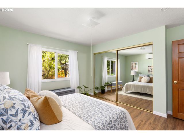 9106 Sw CAPITOL Hwy, Portland, OR 97219