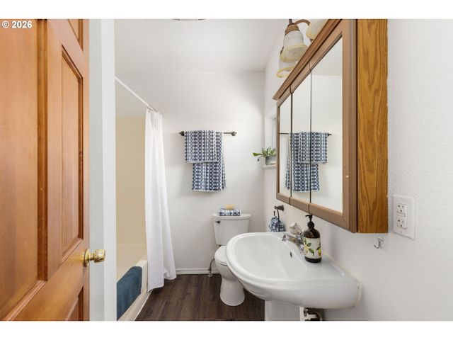 9106 Sw CAPITOL Hwy, Portland, OR 97219