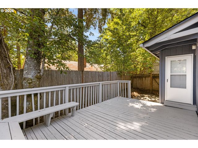 9106 Sw CAPITOL Hwy, Portland, OR 97219