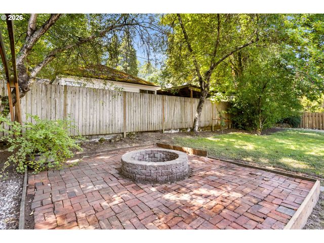 9106 Sw CAPITOL Hwy, Portland, OR 97219