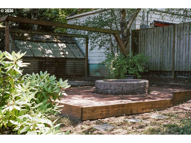 9106 Sw CAPITOL Hwy, Portland, OR 97219