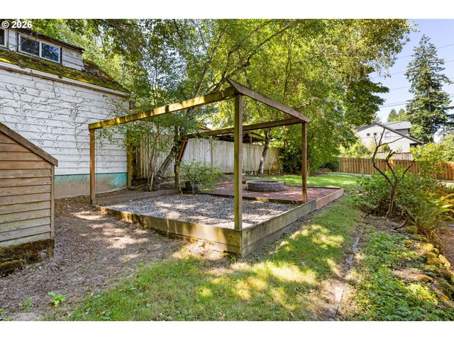 9106 Sw CAPITOL Hwy, Portland, OR 97219