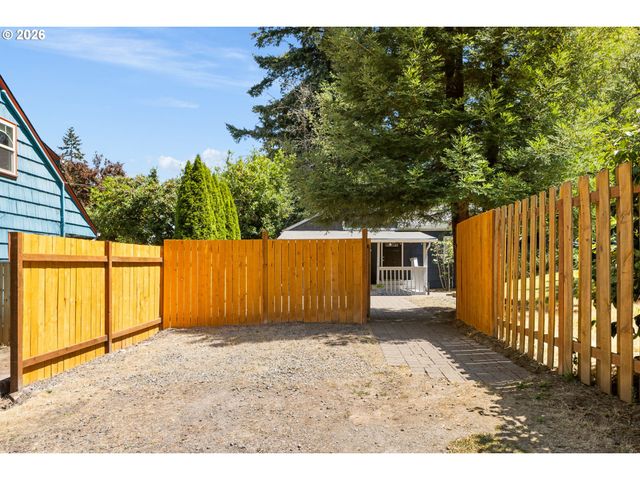 9106 Sw CAPITOL Hwy, Portland, OR 97219